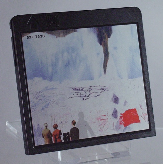 The MiniDisc, with the four figures on its label (Parlophone, 2000)