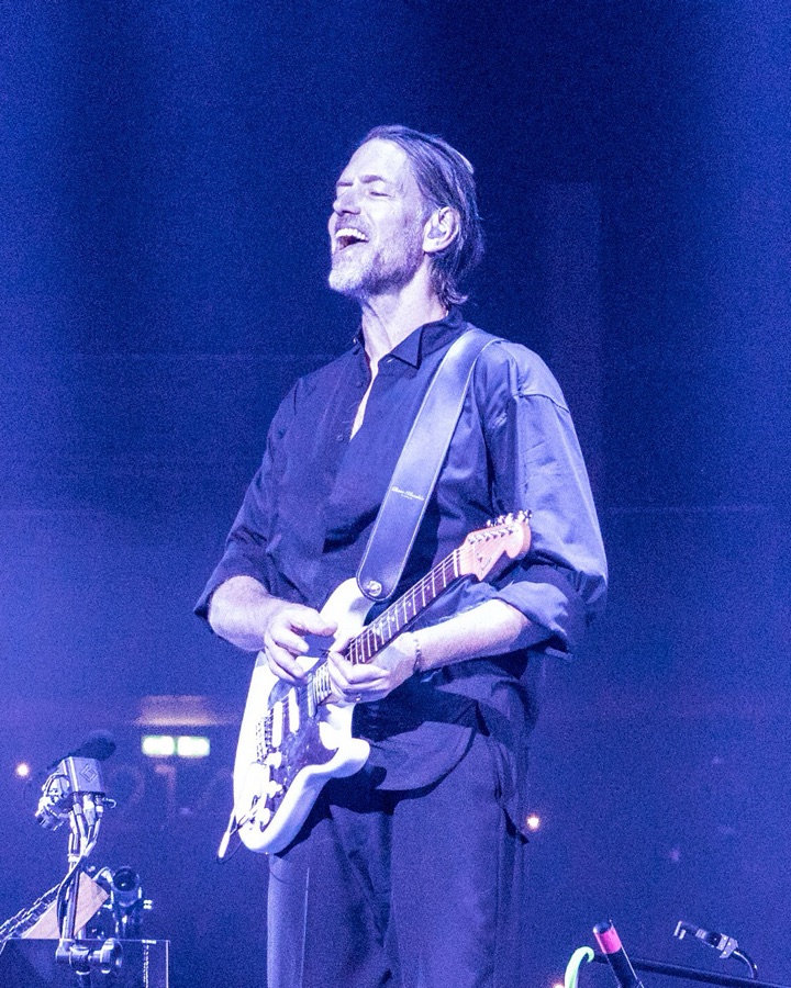 Ed O'Brien at the Uber Arena, Berlin, 12 December 2025