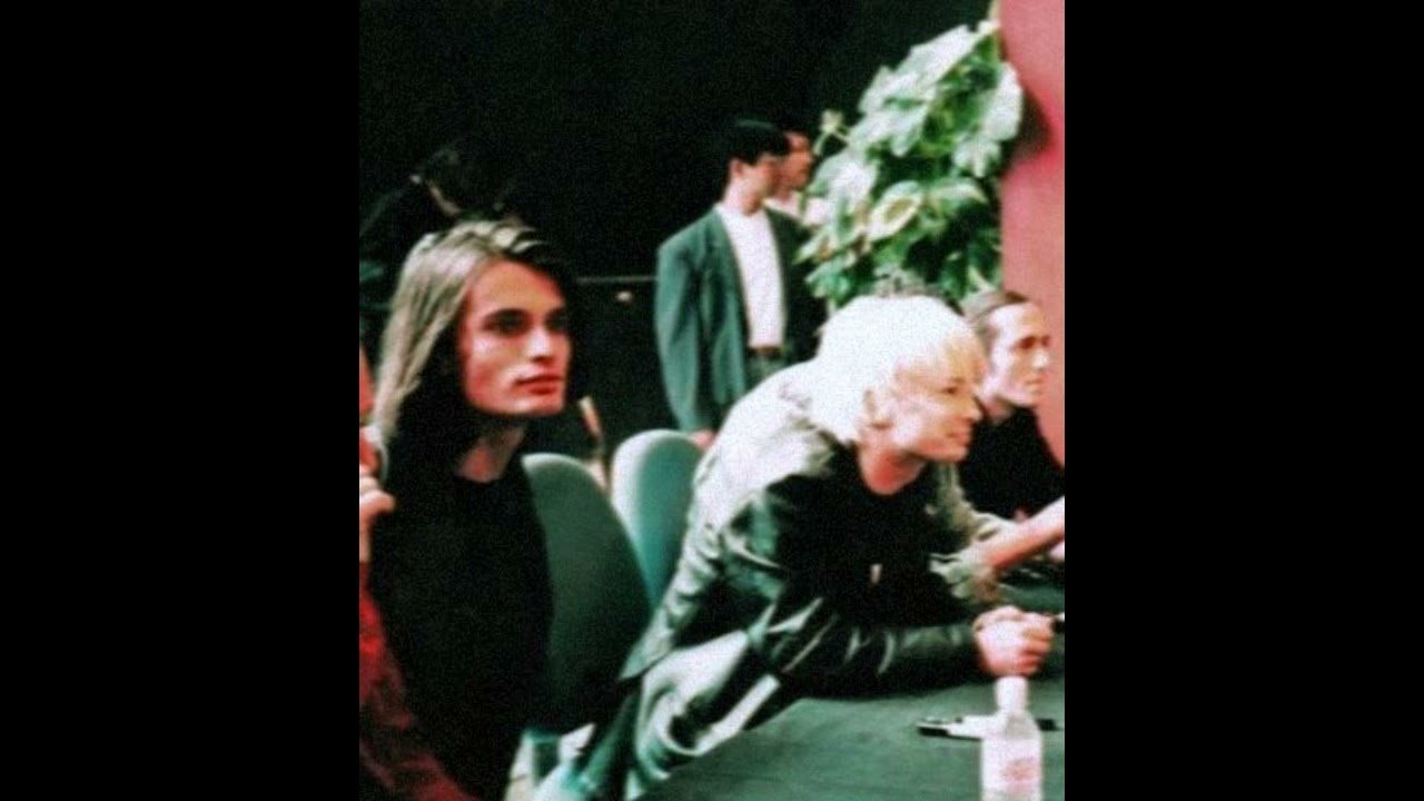 Still from radiohead Danmarks Radio interview 1994 (thom & jonny)