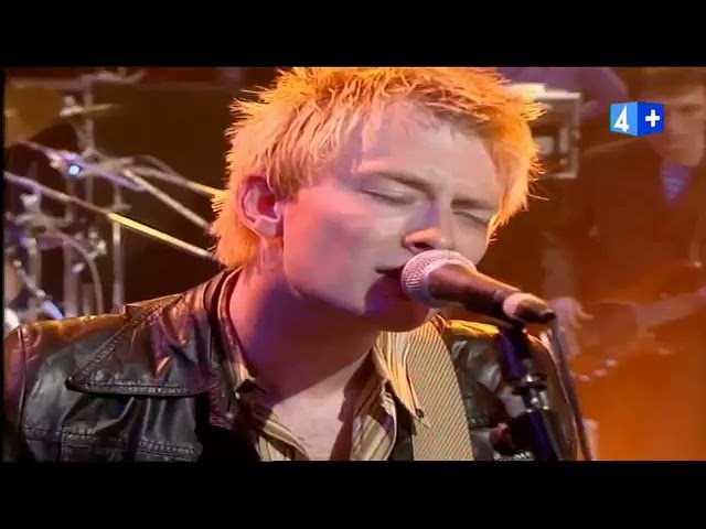 A still from the video: Radiohead   High And Dry Live Jools Holland 1995 High Quality video HD