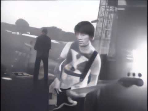 A still from the video: Radiohead - Live at South Park, Oxford (July 2001)