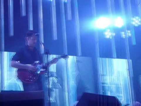 A still from the video: [DVD/RDP] Radiohead - Rio De Janeiro 2009 [Full Concert]
