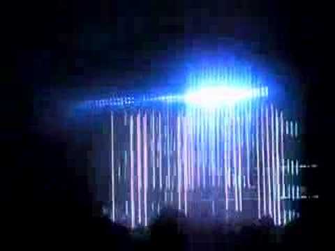 A still from the video: Radiohead, Manchester 2008 (Idioteque)