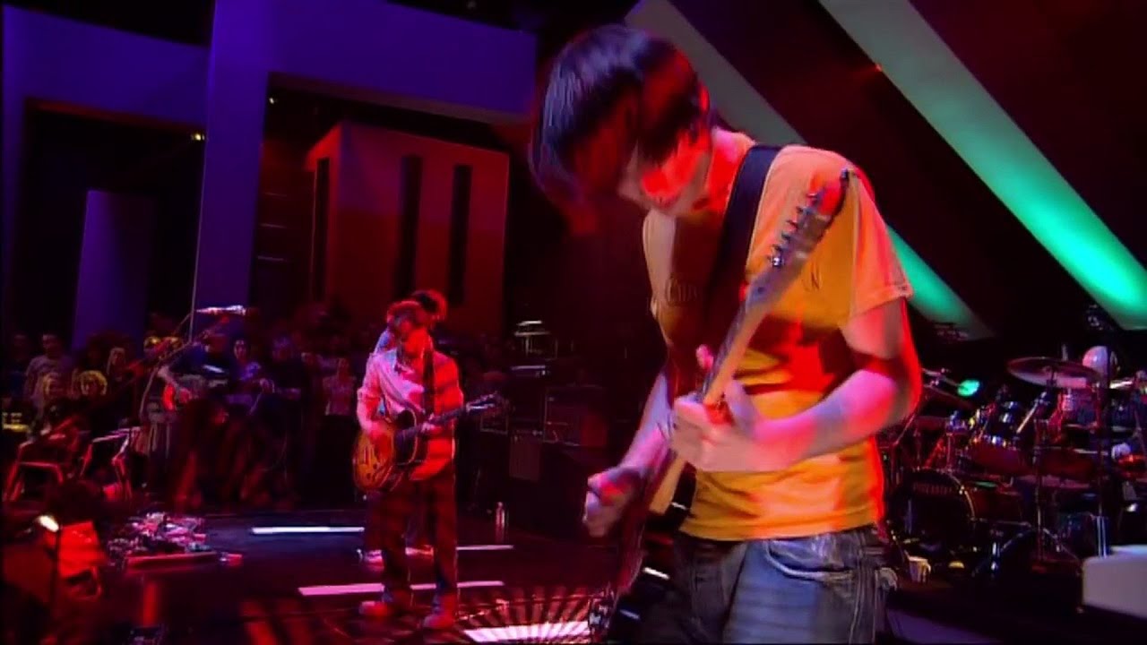 A still from the video: Radiohead - Go to sleep (Live at Later With Jools Holland,  2003)