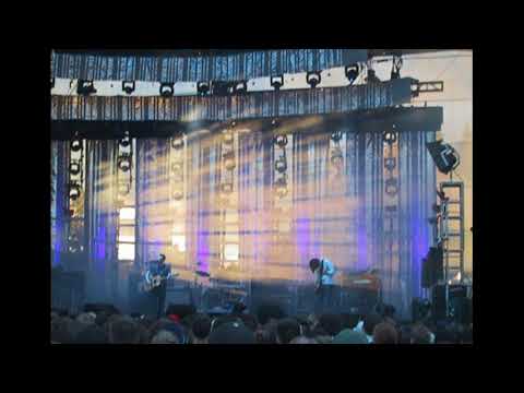 A still from the video: Radiohead - Live at the Thunderbird Stadium, Vancouver (24-06-2001)