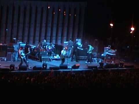 A still from the video: [DVD] Radiohead - Toronto 2003 [Part 1/12 Songs]