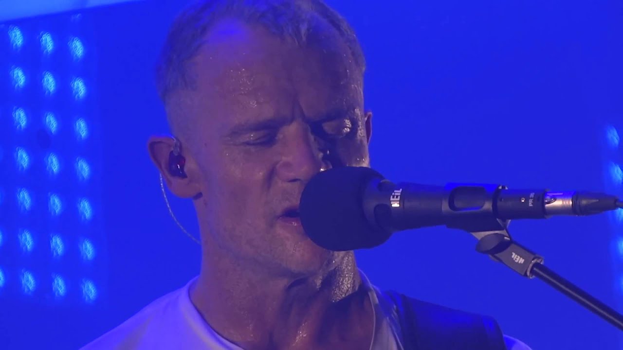 A still from the video: Live, Unkle - Radiohead - Non album tracks.
