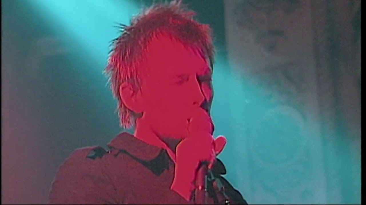 A still from the video: Radiohead - Live at The Metro 1996 (1080p, Full show)