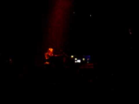 A still from the video: Radiohead - Fog (Live - Nottingham, Uk - 2003-11-29)