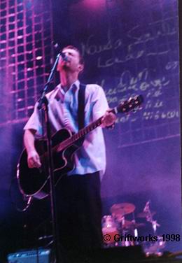 Radiohead live, Bercy Stadium, Paris, France, 10 December 1998 (photo 10 of 16)