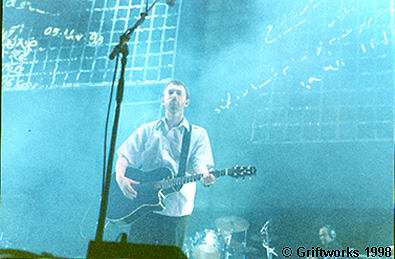 Radiohead live, Bercy Stadium, Paris, France, 10 December 1998 (photo 11 of 16)