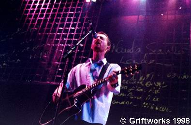 Radiohead live, Bercy Stadium, Paris, France, 10 December 1998 (photo 13 of 16)