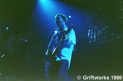 Radiohead live, Bercy Stadium, Paris, France, 10 December 1998 (photo 14 of 16)