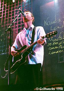 Radiohead live, Bercy Stadium, Paris, France, 10 December 1998 (photo 16 of 16)