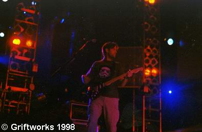 Radiohead live, Bercy Stadium, Paris, France, 10 December 1998 (photo 2 of 16)