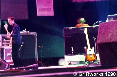 Radiohead live, Bercy Stadium, Paris, France, 10 December 1998 (photo 3 of 16)