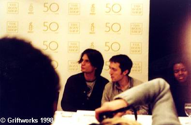 Radiohead live, Bercy Stadium, Paris, France, 10 December 1998 (photo 6 of 16)