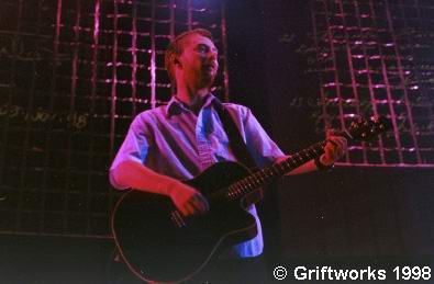 Radiohead live, Bercy Stadium, Paris, France, 10 December 1998 (photo 8 of 16)