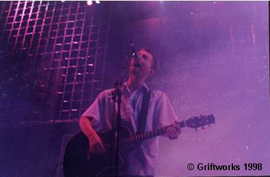 Radiohead live, Bercy Stadium, Paris, France, 10 December 1998 (photo 9 of 16)