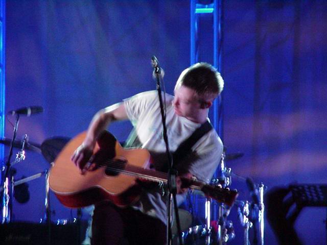 Radiohead live, Piazza Santa Croce, Florence, Italy, 22 June 2000 (photo 3 of 7)