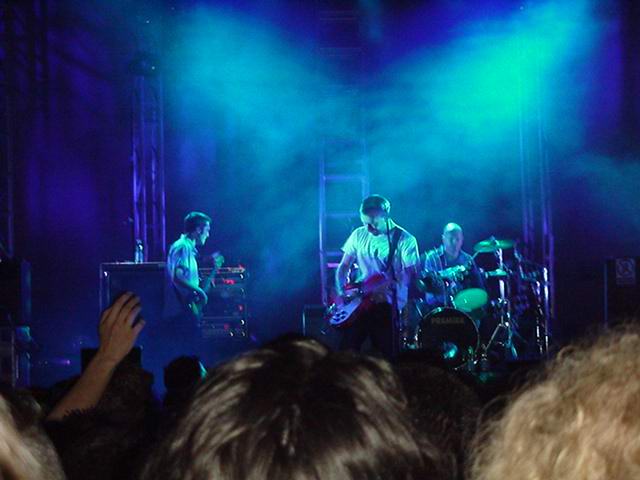 Radiohead live, Piazza Santa Croce, Florence, Italy, 22 June 2000 (photo 5 of 7)