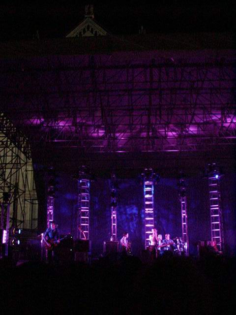 Radiohead live, Piazza Santa Croce, Florence, Italy, 22 June 2000 (photo 6 of 7)