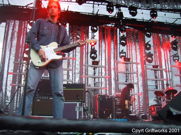 Radiohead live, Thunderbird Stadium, Vancouver, Canada, 24 June 2001 (photo 1 of 19)