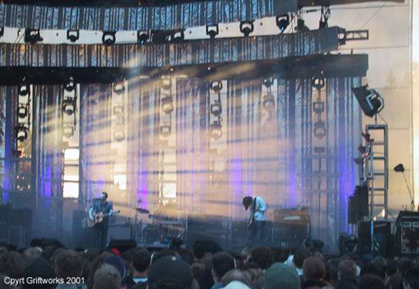 Radiohead live, Thunderbird Stadium, Vancouver, Canada, 24 June 2001 (photo 11 of 19)