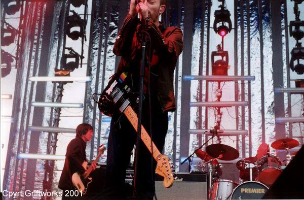 Radiohead live, Thunderbird Stadium, Vancouver, Canada, 24 June 2001 (photo 12 of 19)