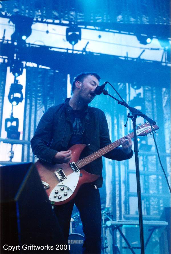 Radiohead live, Thunderbird Stadium, Vancouver, Canada, 24 June 2001 (photo 13 of 19)