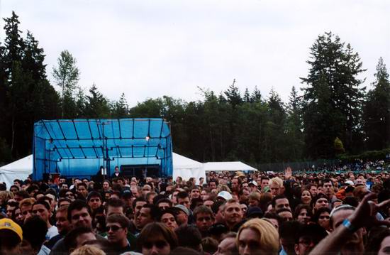 Radiohead live, Thunderbird Stadium, Vancouver, Canada, 24 June 2001 (photo 16 of 19)