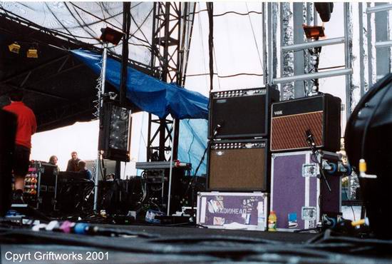 Radiohead live, Thunderbird Stadium, Vancouver, Canada, 24 June 2001 (photo 17 of 19)