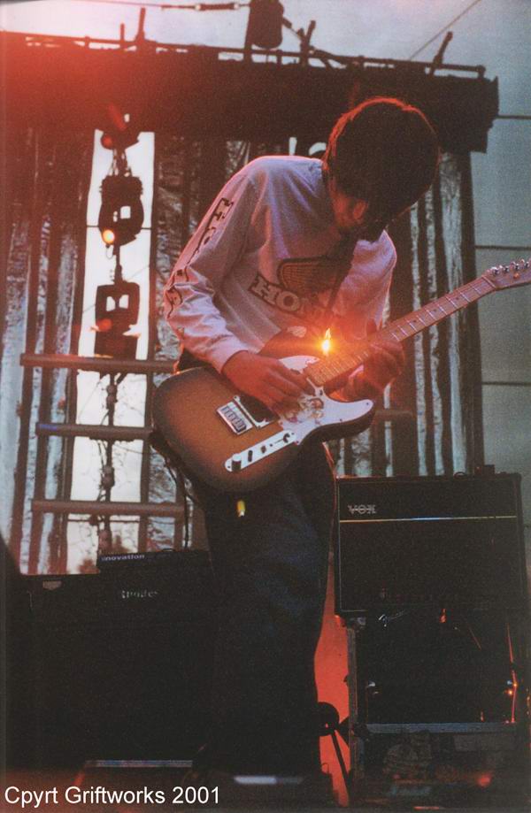 Radiohead live, Thunderbird Stadium, Vancouver, Canada, 24 June 2001 (photo 4 of 19)