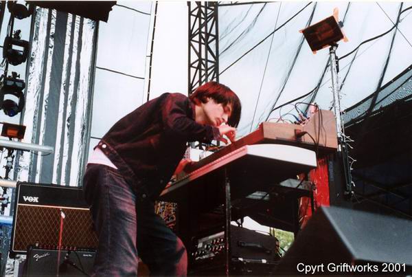 Radiohead live, Thunderbird Stadium, Vancouver, Canada, 24 June 2001 (photo 6 of 19)