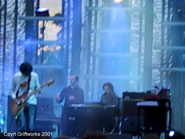 Radiohead live, Thunderbird Stadium, Vancouver, Canada, 24 June 2001 (photo 8 of 19)