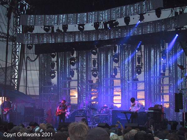 Radiohead live, Thunderbird Stadium, Vancouver, Canada, 24 June 2001 (photo 9 of 19)