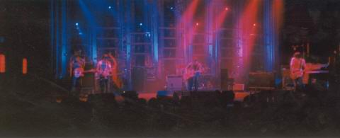 Radiohead live, Santa Barbara Bowl, Santa Barbara, USA, 29 June 2001 (photo 1 of 14)