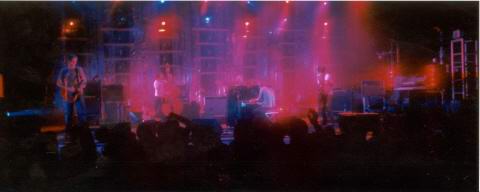 Radiohead live, Santa Barbara Bowl, Santa Barbara, USA, 29 June 2001 (photo 10 of 14)