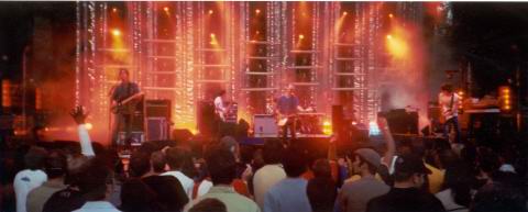 Radiohead live, Santa Barbara Bowl, Santa Barbara, USA, 29 June 2001 (photo 11 of 14)