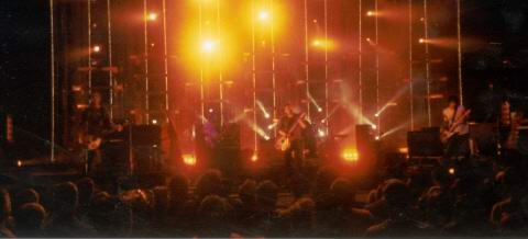 Radiohead live, Santa Barbara Bowl, Santa Barbara, USA, 29 June 2001 (photo 12 of 14)