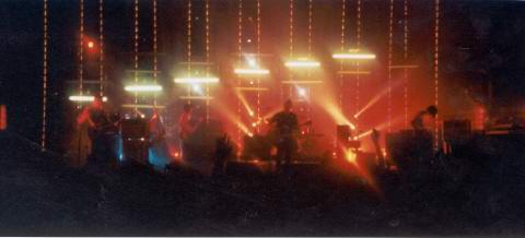 Radiohead live, Santa Barbara Bowl, Santa Barbara, USA, 29 June 2001 (photo 13 of 14)