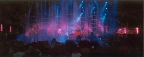 Radiohead live, Santa Barbara Bowl, Santa Barbara, USA, 29 June 2001 (photo 6 of 14)