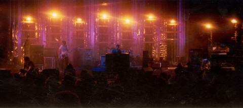 Radiohead live, Santa Barbara Bowl, Santa Barbara, USA, 29 June 2001 (photo 8 of 14)