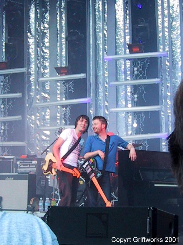 Radiohead live, Santa Barbara Bowl, Santa Barbara, USA, 30 June 2001 (photo 7 of 8)
