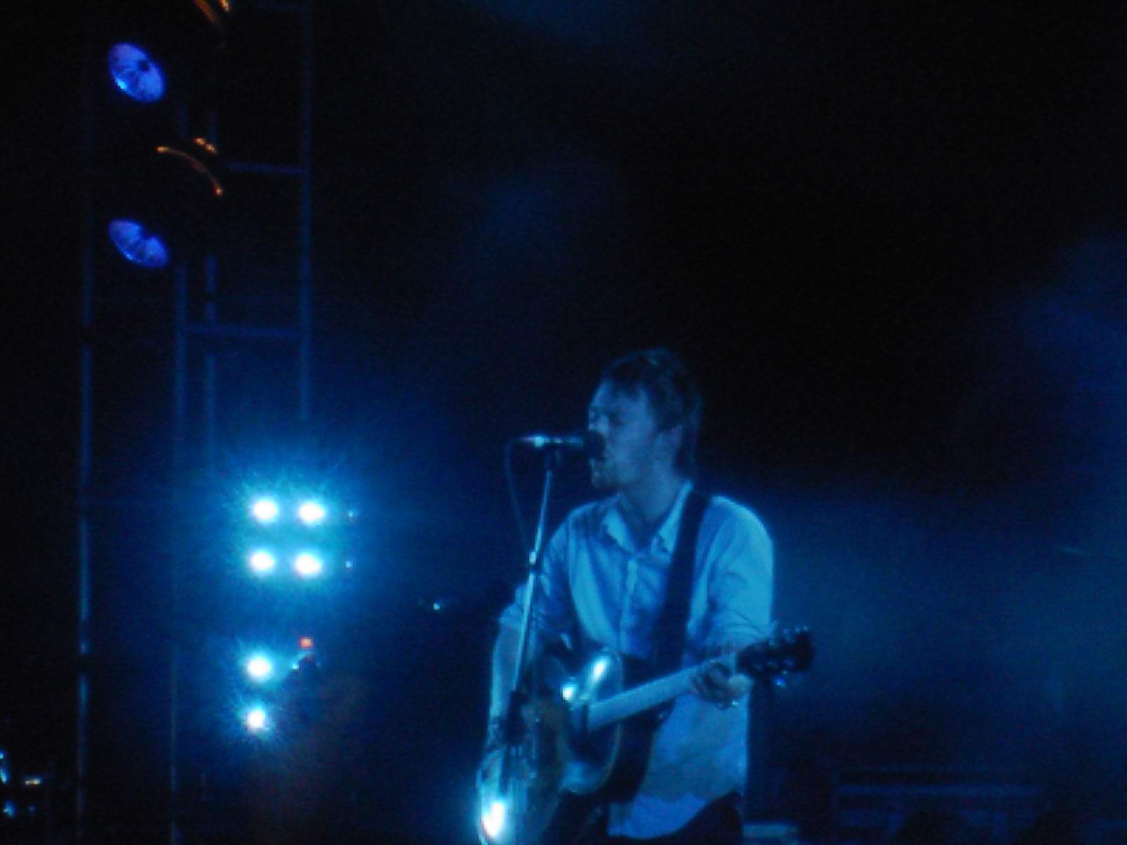 Radiohead live, Coliseu dos Recreios, Lisbon, Portugal, 23 July 2002 (photo 11 of 11)