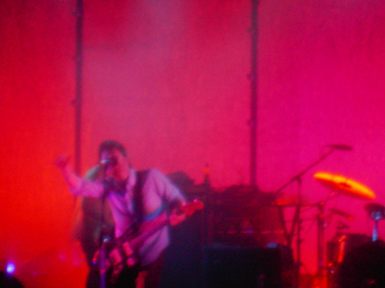 Radiohead live, Coliseu dos Recreios, Lisbon, Portugal, 23 July 2002 (photo 5 of 11)