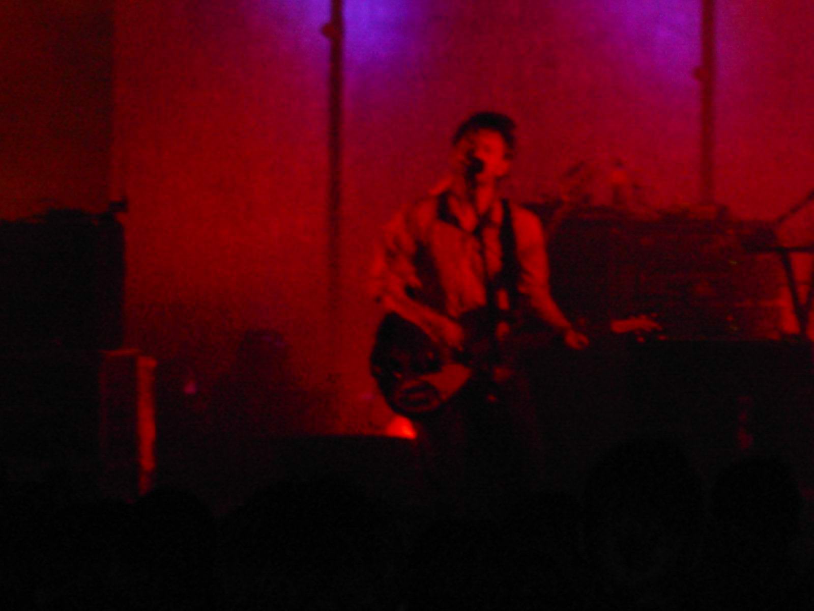Radiohead live, Coliseu dos Recreios, Lisbon, Portugal, 23 July 2002 (photo 8 of 11)