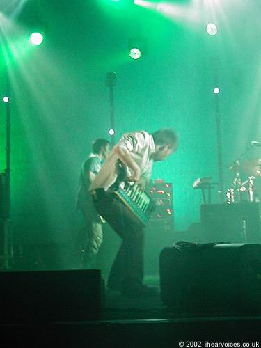 Radiohead live, Coliseu dos Recreios, Lisbon, Portugal, 24 July 2002 (photo 13 of 52)
