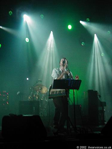Radiohead live, Coliseu dos Recreios, Lisbon, Portugal, 24 July 2002 (photo 14 of 52)