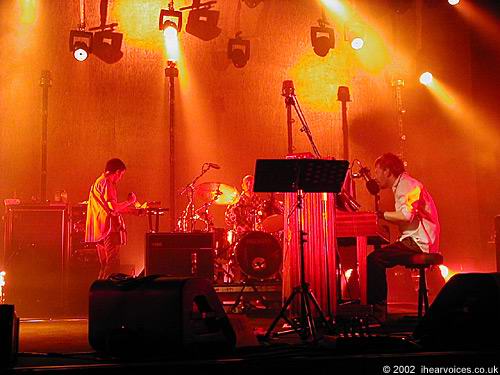 Radiohead live, Coliseu dos Recreios, Lisbon, Portugal, 24 July 2002 (photo 15 of 52)